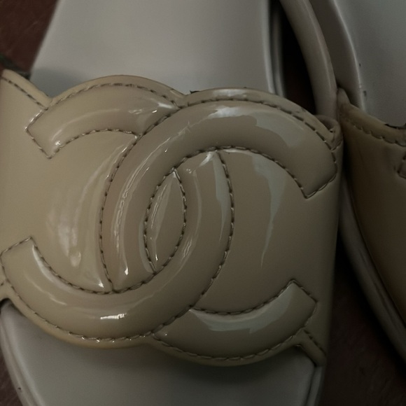 CHANEL slides - Picture 3 of 10